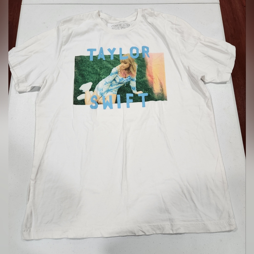 Taylor Swift Lover T-Shirt in White and Blue